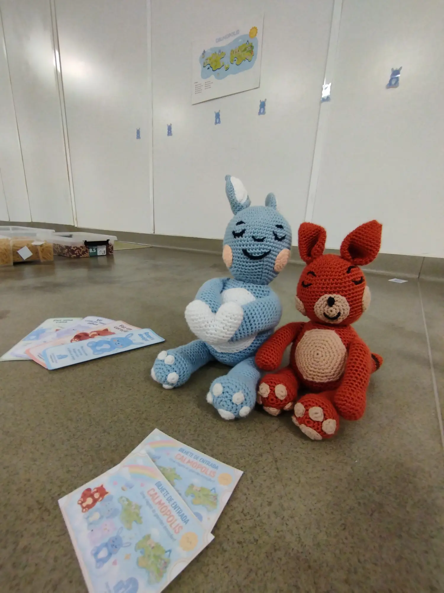 Personagens e materiais utilizados nas atividades de Calmópolis