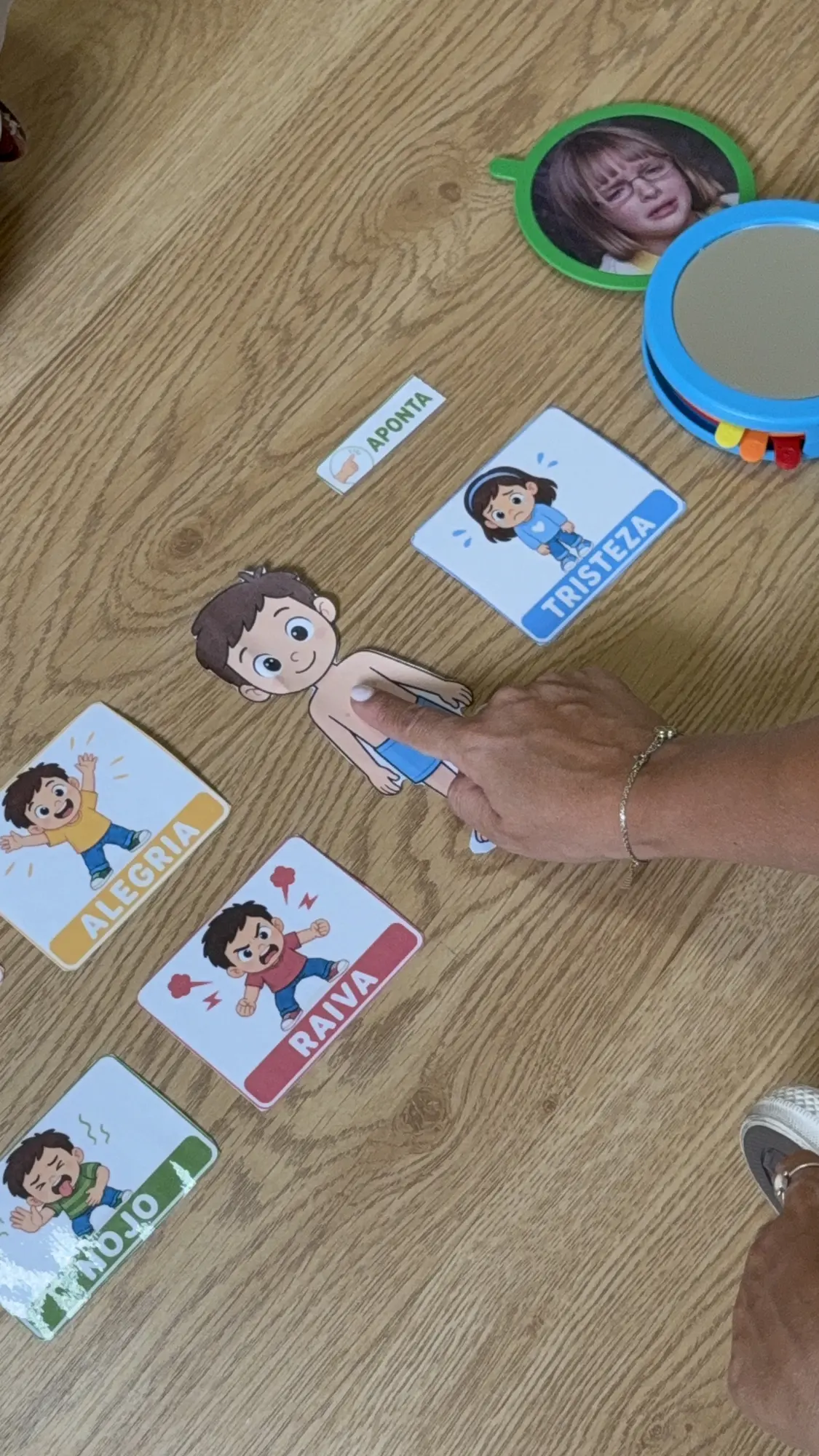 Materiais e jogos de regulação emocional utilizados nas sessões de psicologia na Janela dos Afetos